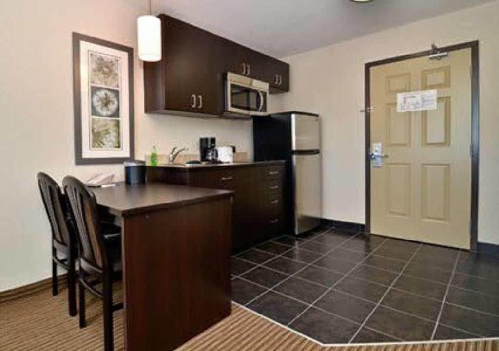 Quality Inn & Suites Томпсон Экстерьер фото