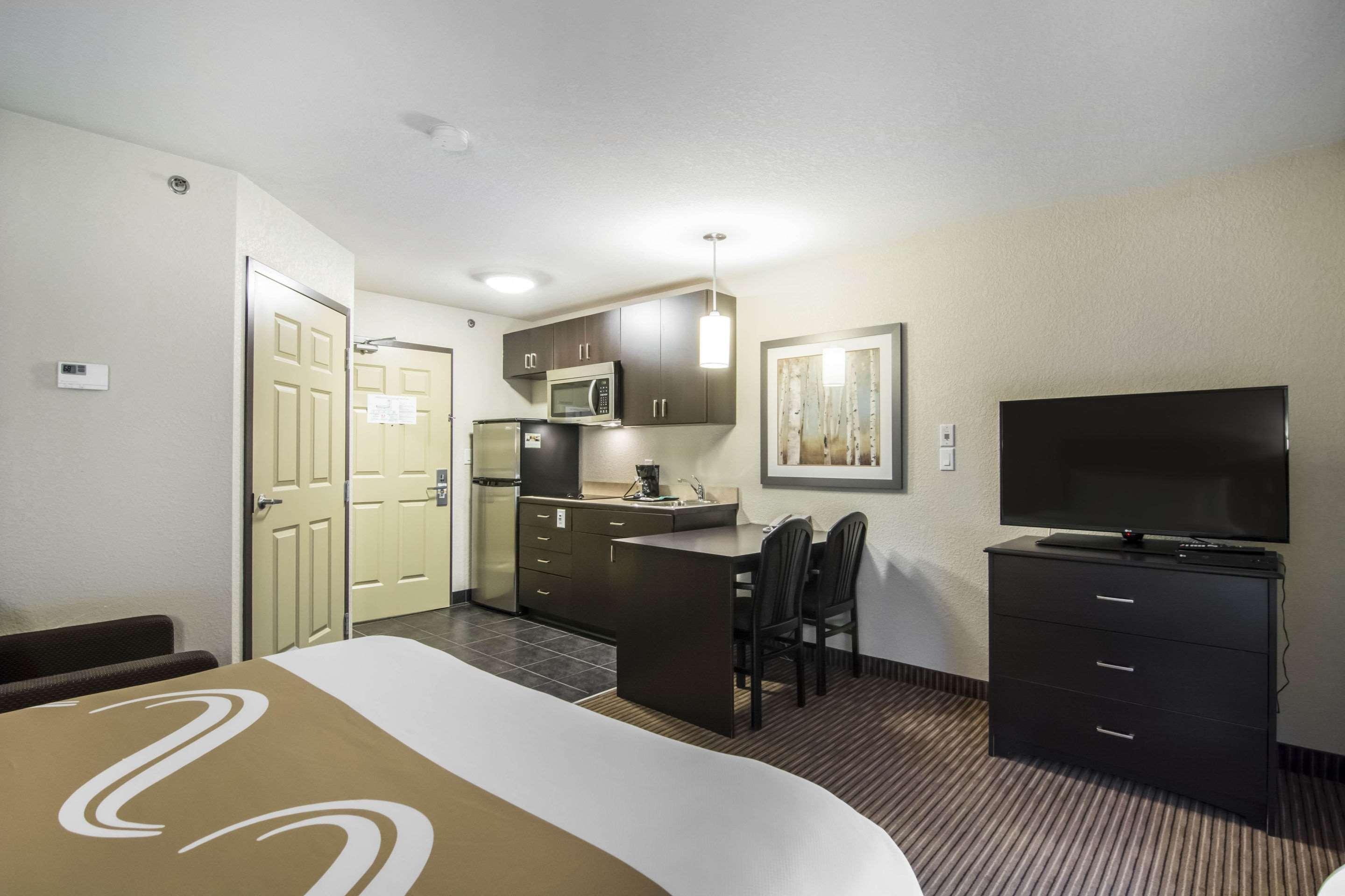 Quality Inn & Suites Томпсон Экстерьер фото