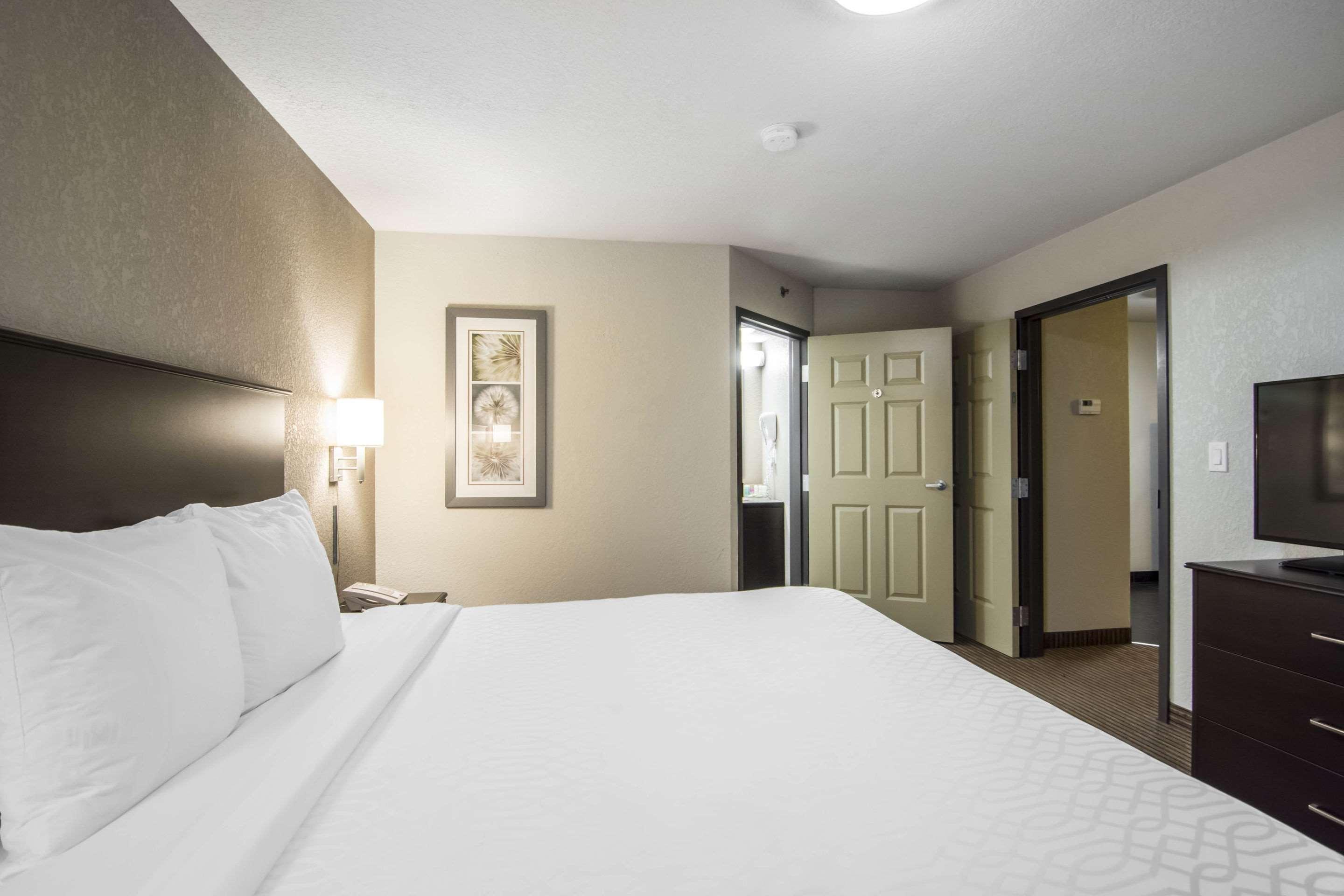 Quality Inn & Suites Томпсон Экстерьер фото