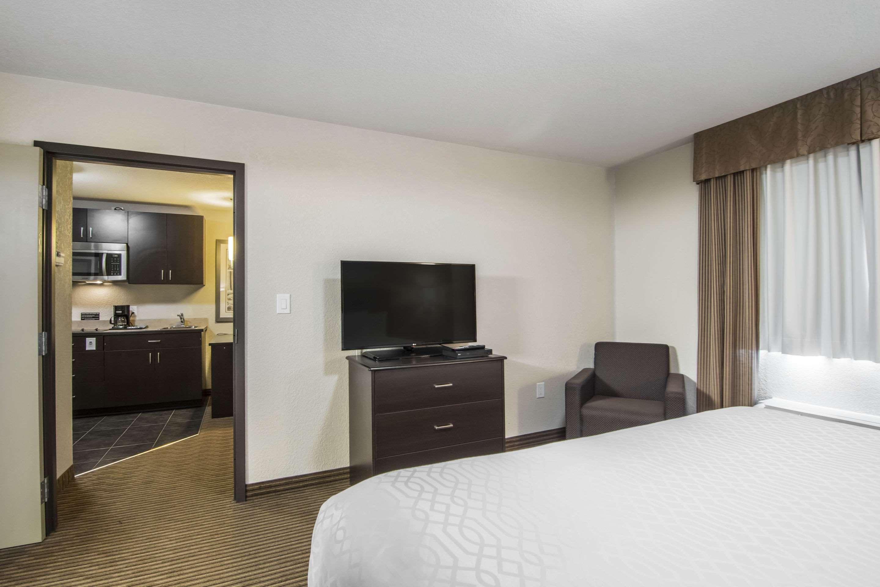 Quality Inn & Suites Томпсон Экстерьер фото