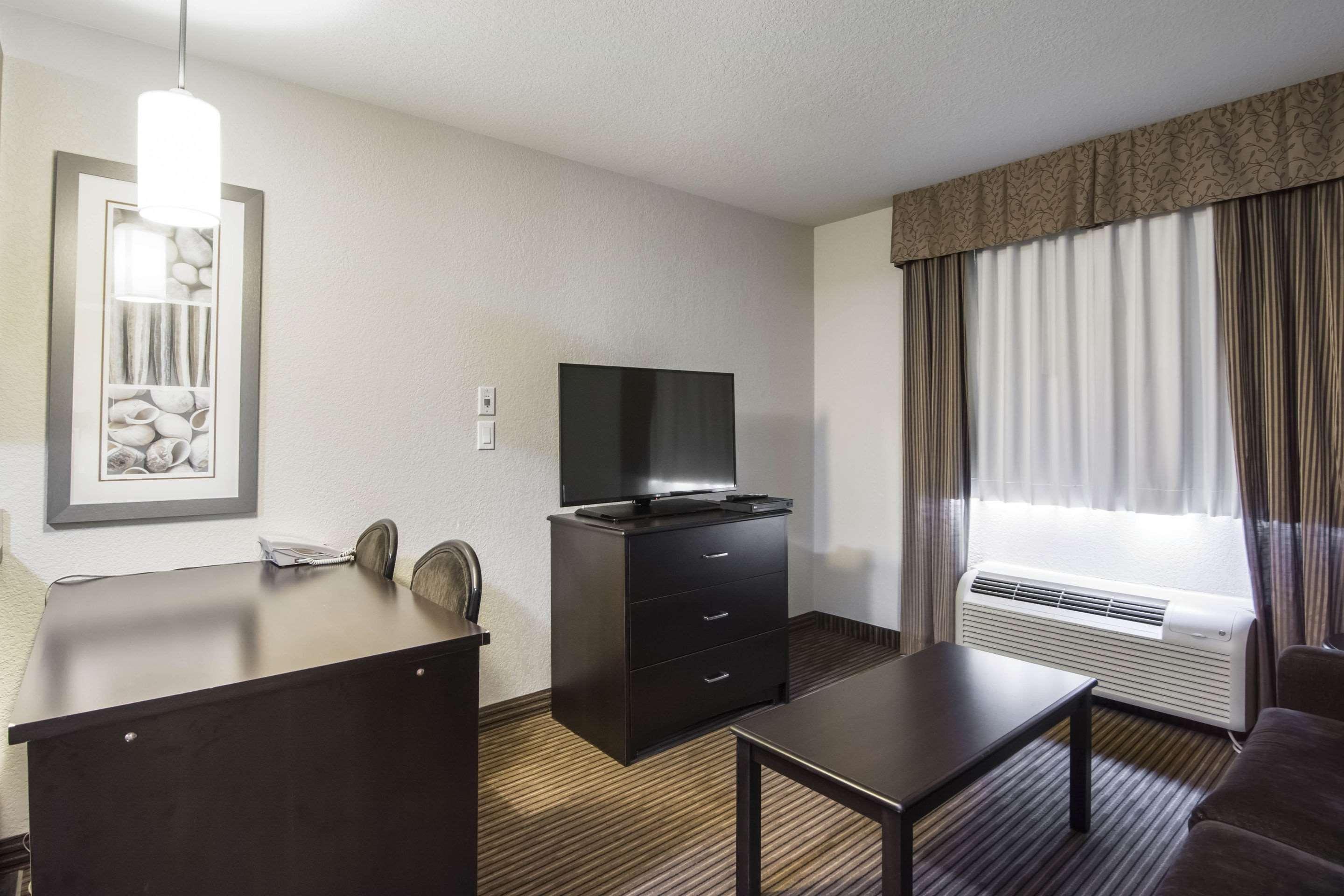 Quality Inn & Suites Томпсон Экстерьер фото