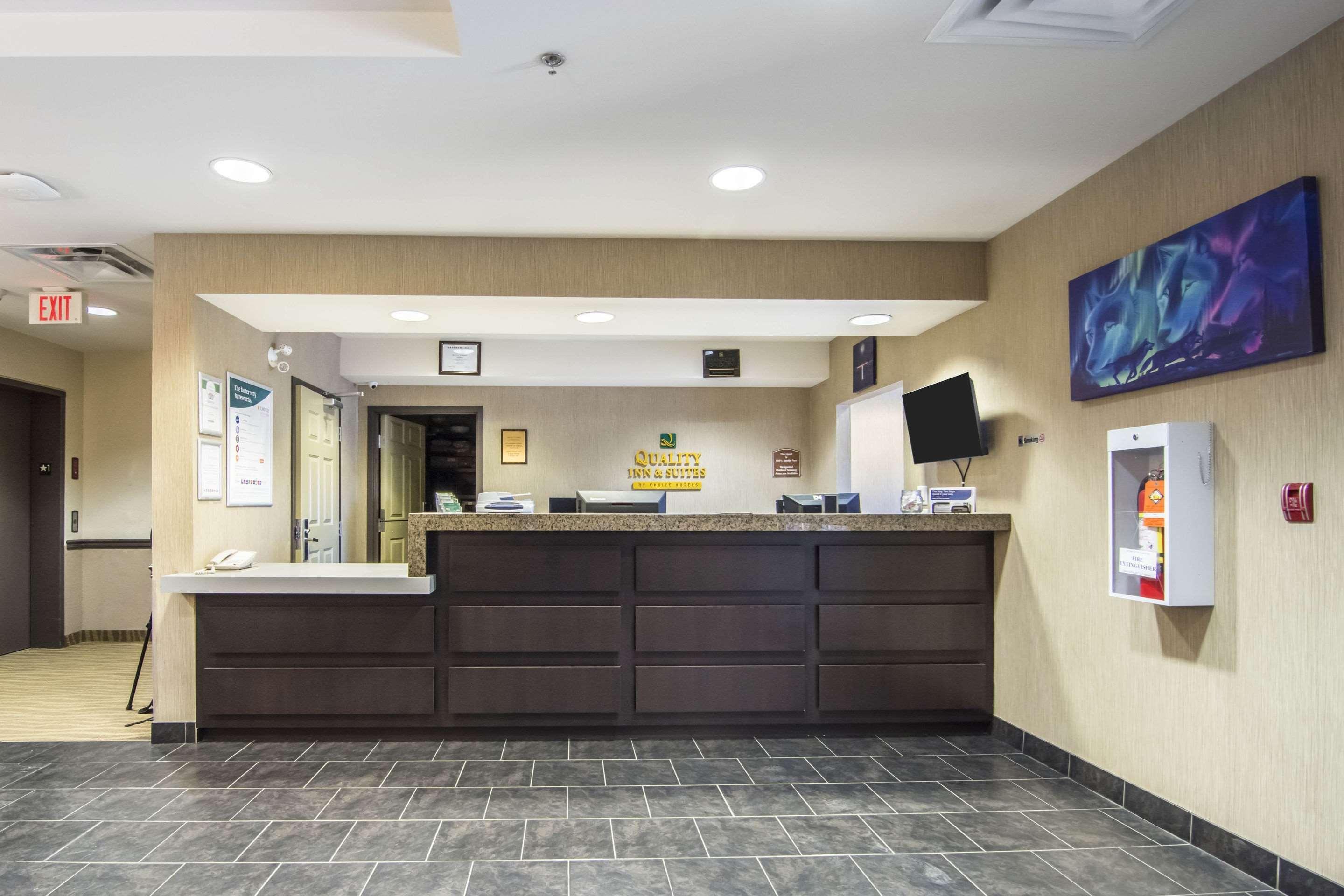 Quality Inn & Suites Томпсон Экстерьер фото